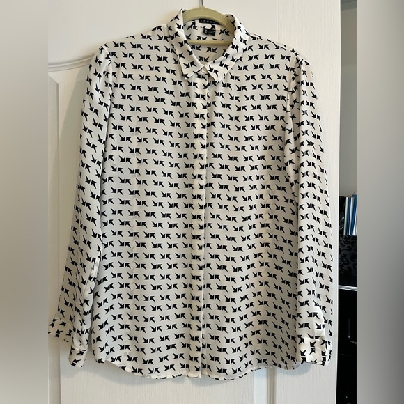 Theory shirt with flap covering buttons. Size Medium. Worn once - Picture 1 of 3